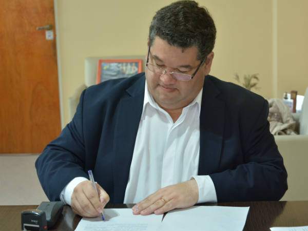 El intendente Nedela promulgó la Ordenanza para convalidar convenio de obras de bacheo